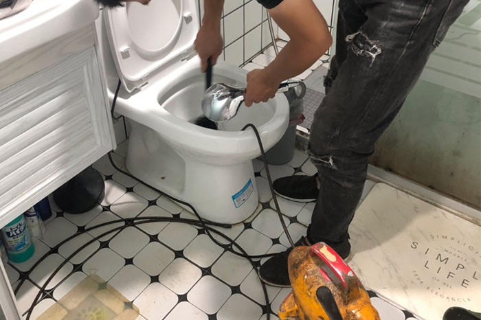 南昌馬桶堵塞自己疏通還是找?guī)煾担繉I(yè)上門服務(wù)讓你省時(shí)更省心